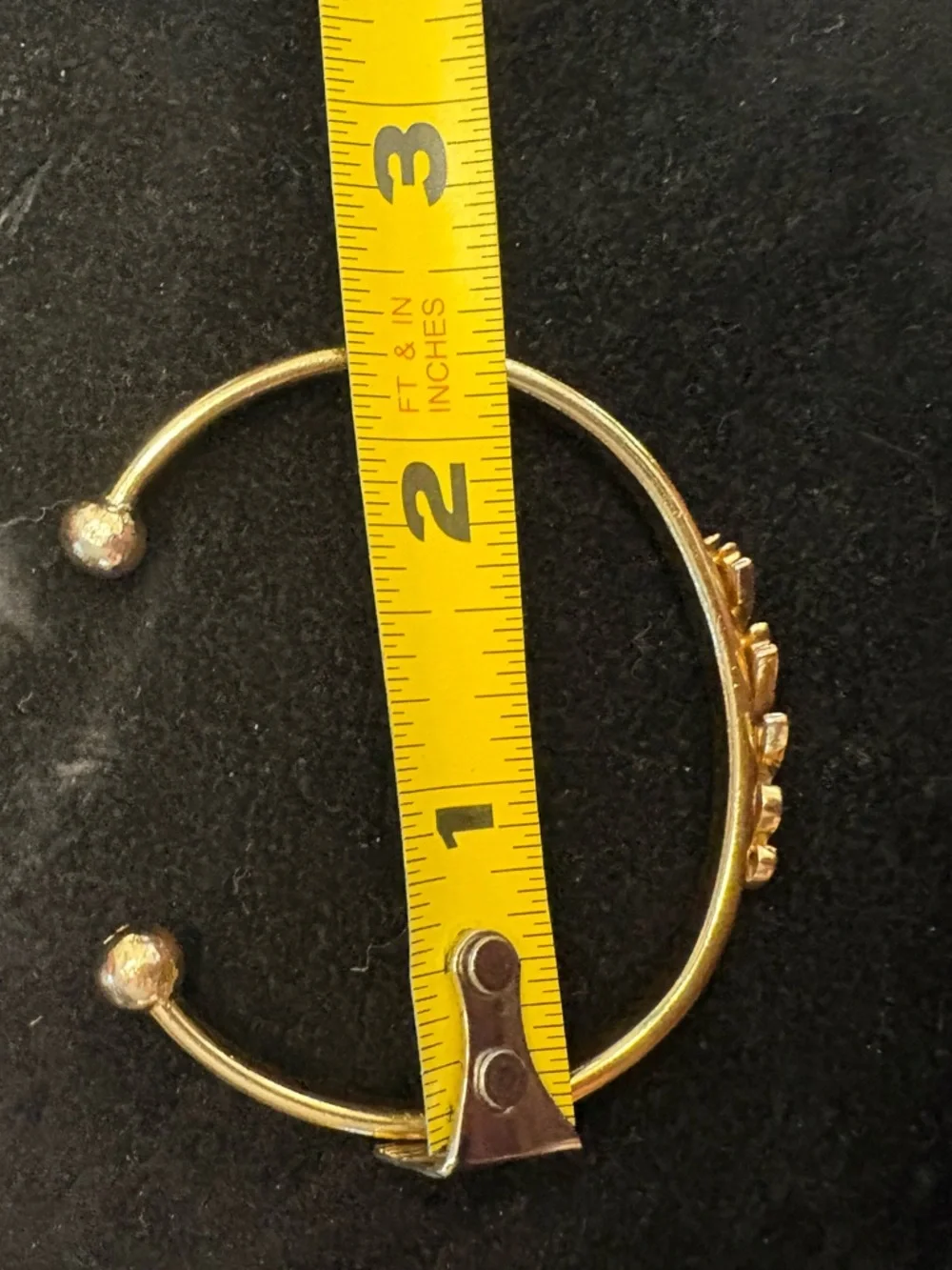 Kate Spade “ooh la la” Gold Script Cuff Bracelet, vintage Y2K - Picture 2 of 4